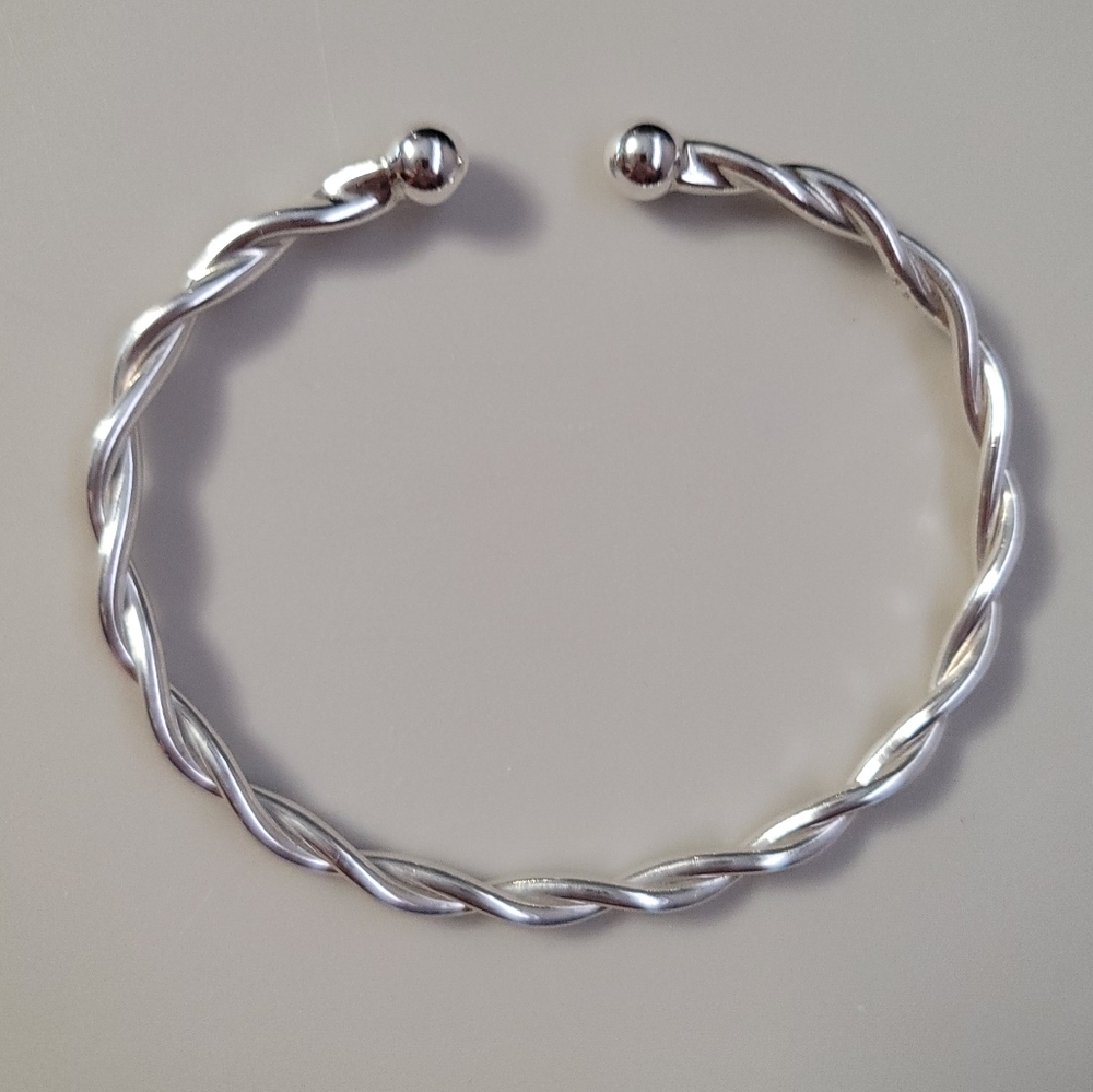 New Eden Hand Arts Open Twist Silver Bracelet - Wrist Size 7